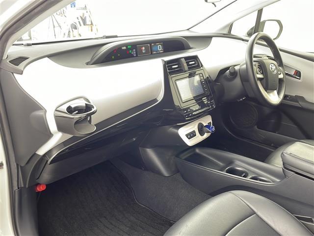 プリウス Ｓ　社外ナビ・フルセグ・トヨタセーフティセンス・レーダークルーズコントロール・プリクラッシュセーフティ・ＬＥＤオートライト・社外エアロ・バックカメラ・ＥＴＣ２．０・スペアキー・社外１８インチアルミ（15枚目）