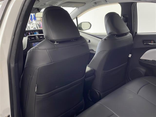 プリウス Ｓ　社外ナビ・フルセグ・トヨタセーフティセンス・レーダークルーズコントロール・プリクラッシュセーフティ・ＬＥＤオートライト・社外エアロ・バックカメラ・ＥＴＣ２．０・スペアキー・社外１８インチアルミ（17枚目）