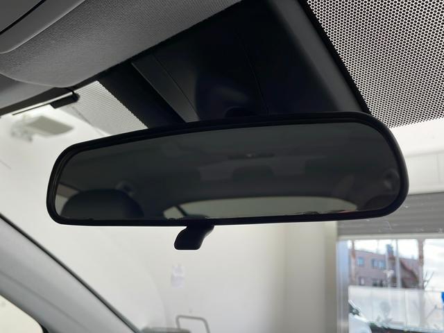 プリウス Ｓ　社外ナビ・フルセグ・トヨタセーフティセンス・レーダークルーズコントロール・プリクラッシュセーフティ・ＬＥＤオートライト・社外エアロ・バックカメラ・ＥＴＣ２．０・スペアキー・社外１８インチアルミ（68枚目）