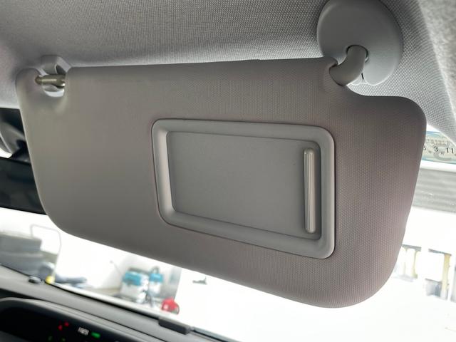 プリウス Ｓ　社外ナビ・フルセグ・トヨタセーフティセンス・レーダークルーズコントロール・プリクラッシュセーフティ・ＬＥＤオートライト・社外エアロ・バックカメラ・ＥＴＣ２．０・スペアキー・社外１８インチアルミ（71枚目）