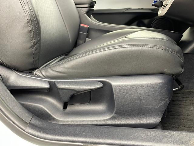 プリウス Ｓ　社外ナビ・フルセグ・トヨタセーフティセンス・レーダークルーズコントロール・プリクラッシュセーフティ・ＬＥＤオートライト・社外エアロ・バックカメラ・ＥＴＣ２．０・スペアキー・社外１８インチアルミ（73枚目）