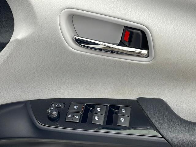 プリウス Ｓ　社外ナビ・フルセグ・トヨタセーフティセンス・レーダークルーズコントロール・プリクラッシュセーフティ・ＬＥＤオートライト・社外エアロ・バックカメラ・ＥＴＣ２．０・スペアキー・社外１８インチアルミ（74枚目）