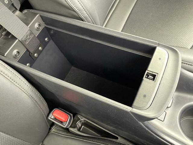 プリウス Ｓ　社外ナビ・フルセグ・トヨタセーフティセンス・レーダークルーズコントロール・プリクラッシュセーフティ・ＬＥＤオートライト・社外エアロ・バックカメラ・ＥＴＣ２．０・スペアキー・社外１８インチアルミ（76枚目）