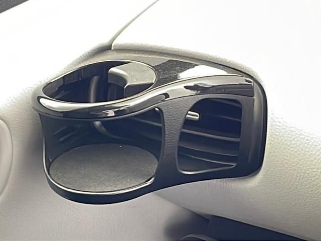 プリウス Ｓ　社外ナビ・フルセグ・トヨタセーフティセンス・レーダークルーズコントロール・プリクラッシュセーフティ・ＬＥＤオートライト・社外エアロ・バックカメラ・ＥＴＣ２．０・スペアキー・社外１８インチアルミ（79枚目）