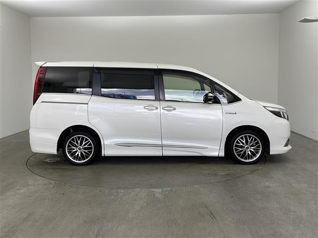 エスクァイア Gi プレミアムパッケージ ブラックテーラード ワンオーナー 純正ナビ フルセグTV バックカメラ トヨタセーフティセンス 両側パワースライドドア シートヒーター レザーシート モデリスタサイドスカート モデリスタリアスカート LEDヘッドライト(6枚目)