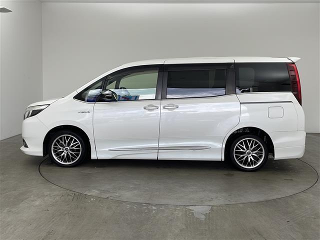 エスクァイア Gi プレミアムパッケージ ブラックテーラード ワンオーナー 純正ナビ フルセグTV バックカメラ トヨタセーフティセンス 両側パワースライドドア シートヒーター レザーシート モデリスタサイドスカート モデリスタリアスカート LEDヘッドライト(7枚目)