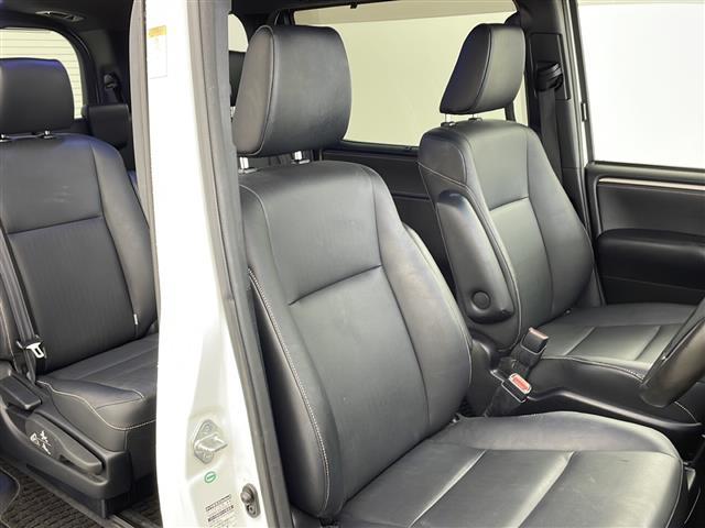 エスクァイア Gi プレミアムパッケージ ブラックテーラード ワンオーナー 純正ナビ フルセグTV バックカメラ トヨタセーフティセンス 両側パワースライドドア シートヒーター レザーシート モデリスタサイドスカート モデリスタリアスカート LEDヘッドライト(9枚目)