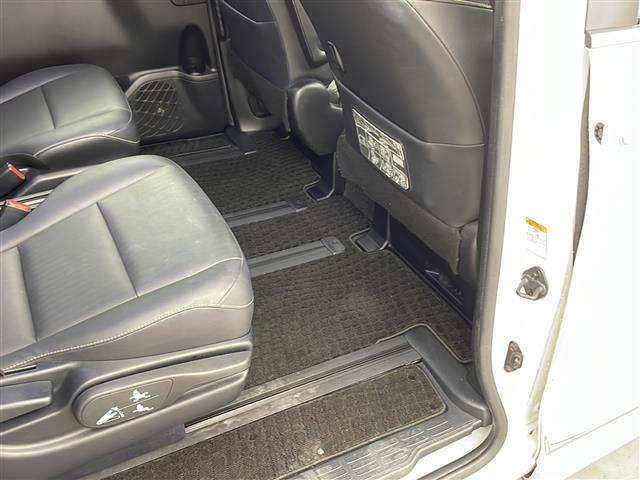 エスクァイア Gi プレミアムパッケージ ブラックテーラード ワンオーナー 純正ナビ フルセグTV バックカメラ トヨタセーフティセンス 両側パワースライドドア シートヒーター レザーシート モデリスタサイドスカート モデリスタリアスカート LEDヘッドライト(10枚目)