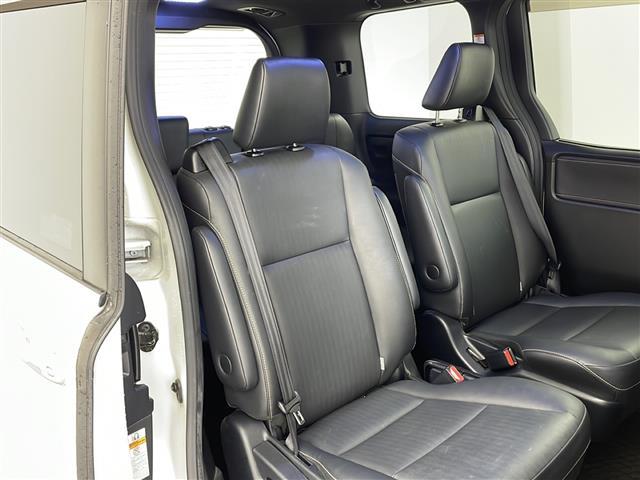 エスクァイア Gi プレミアムパッケージ ブラックテーラード ワンオーナー 純正ナビ フルセグTV バックカメラ トヨタセーフティセンス 両側パワースライドドア シートヒーター レザーシート モデリスタサイドスカート モデリスタリアスカート LEDヘッドライト(11枚目)