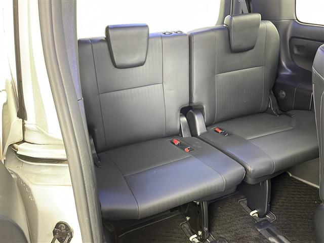 エスクァイア Gi プレミアムパッケージ ブラックテーラード ワンオーナー 純正ナビ フルセグTV バックカメラ トヨタセーフティセンス 両側パワースライドドア シートヒーター レザーシート モデリスタサイドスカート モデリスタリアスカート LEDヘッドライト(12枚目)