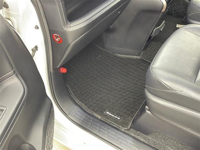 エスクァイア Gi プレミアムパッケージ ブラックテーラード ワンオーナー 純正ナビ フルセグTV バックカメラ トヨタセーフティセンス 両側パワースライドドア シートヒーター レザーシート モデリスタサイドスカート モデリスタリアスカート LEDヘッドライト(13枚目)