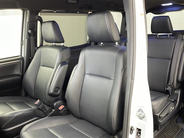 エスクァイア Gi プレミアムパッケージ ブラックテーラード ワンオーナー 純正ナビ フルセグTV バックカメラ トヨタセーフティセンス 両側パワースライドドア シートヒーター レザーシート モデリスタサイドスカート モデリスタリアスカート LEDヘッドライト(14枚目)