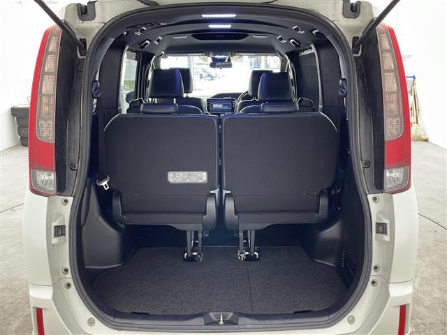 エスクァイア Gi プレミアムパッケージ ブラックテーラード ワンオーナー 純正ナビ フルセグTV バックカメラ トヨタセーフティセンス 両側パワースライドドア シートヒーター レザーシート モデリスタサイドスカート モデリスタリアスカート LEDヘッドライト(18枚目)