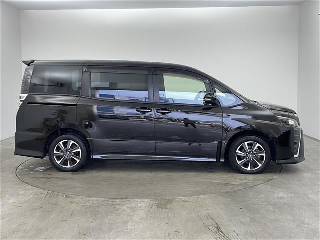 ヴォクシー ＺＳ　・トヨタセーフティーセンス・純正９インチＳＤナビ＆フルセグ＆ＢＴ＆ＤＶＤ・バックカメラ・両側パワースライドドア・ビルトインＥＴＣ２．０・ステアリングリモコン・純正前ドライブレコーダー・サンシェード（7枚目）