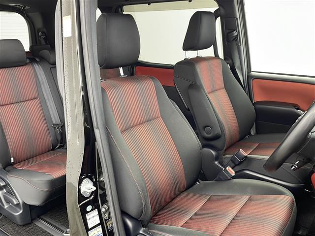 ヴォクシー ＺＳ　・トヨタセーフティーセンス・純正９インチＳＤナビ＆フルセグ＆ＢＴ＆ＤＶＤ・バックカメラ・両側パワースライドドア・ビルトインＥＴＣ２．０・ステアリングリモコン・純正前ドライブレコーダー・サンシェード（8枚目）