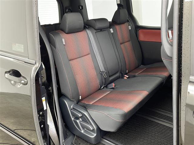 ヴォクシー ＺＳ　・トヨタセーフティーセンス・純正９インチＳＤナビ＆フルセグ＆ＢＴ＆ＤＶＤ・バックカメラ・両側パワースライドドア・ビルトインＥＴＣ２．０・ステアリングリモコン・純正前ドライブレコーダー・サンシェード（10枚目）