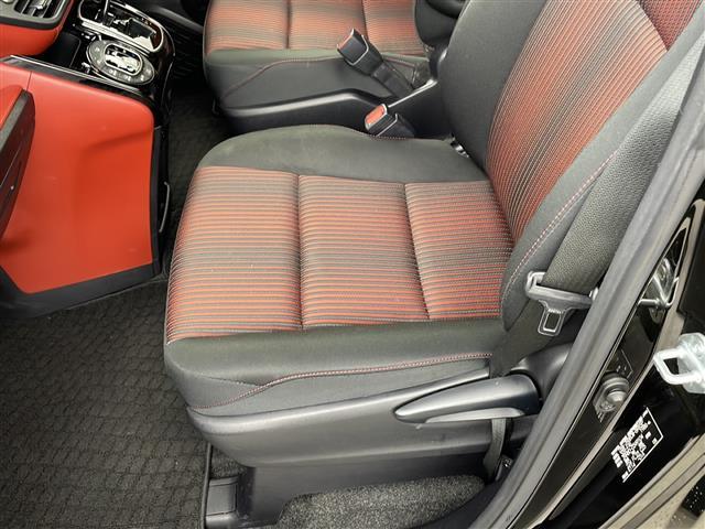 ヴォクシー ＺＳ　・トヨタセーフティーセンス・純正９インチＳＤナビ＆フルセグ＆ＢＴ＆ＤＶＤ・バックカメラ・両側パワースライドドア・ビルトインＥＴＣ２．０・ステアリングリモコン・純正前ドライブレコーダー・サンシェード（14枚目）