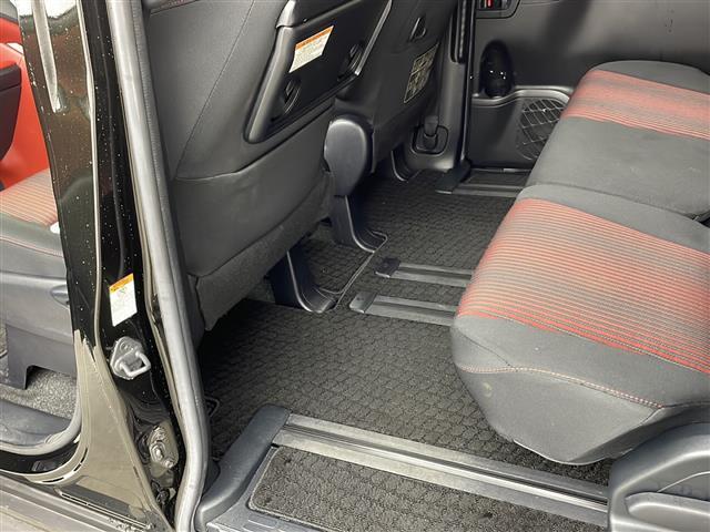 ヴォクシー ＺＳ　・トヨタセーフティーセンス・純正９インチＳＤナビ＆フルセグ＆ＢＴ＆ＤＶＤ・バックカメラ・両側パワースライドドア・ビルトインＥＴＣ２．０・ステアリングリモコン・純正前ドライブレコーダー・サンシェード（16枚目）