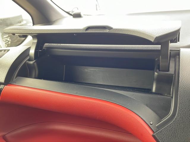 ヴォクシー ＺＳ　・トヨタセーフティーセンス・純正９インチＳＤナビ＆フルセグ＆ＢＴ＆ＤＶＤ・バックカメラ・両側パワースライドドア・ビルトインＥＴＣ２．０・ステアリングリモコン・純正前ドライブレコーダー・サンシェード（71枚目）