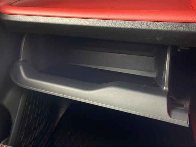 ヴォクシー ＺＳ　・トヨタセーフティーセンス・純正９インチＳＤナビ＆フルセグ＆ＢＴ＆ＤＶＤ・バックカメラ・両側パワースライドドア・ビルトインＥＴＣ２．０・ステアリングリモコン・純正前ドライブレコーダー・サンシェード（72枚目）