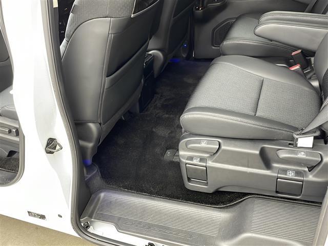 オデッセイ アブソルート・ＥＸ　１０インチナビ　ＴＶ　マルチビューカメラ　両側パワースライドドア　ハーフレザー　パワーシート　シートヒーター　衝突軽減　レーンキープサポート　ブラインドスポット　ＥＴＣ　コーナーセンサー　ＬＥＤライト（15枚目）