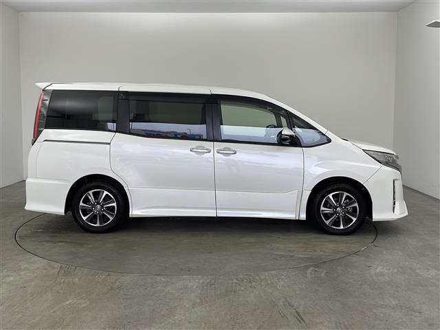 ノア Si ダブルバイビーII ワンオーナー 純正ナビ フルセグTV バックカメラ 両側パワースライドドア プリクラッシュセーフティ クルーズコントロール LEDヘッドライト ビルトインETC 純正16インチAW スマートキー(6枚目)