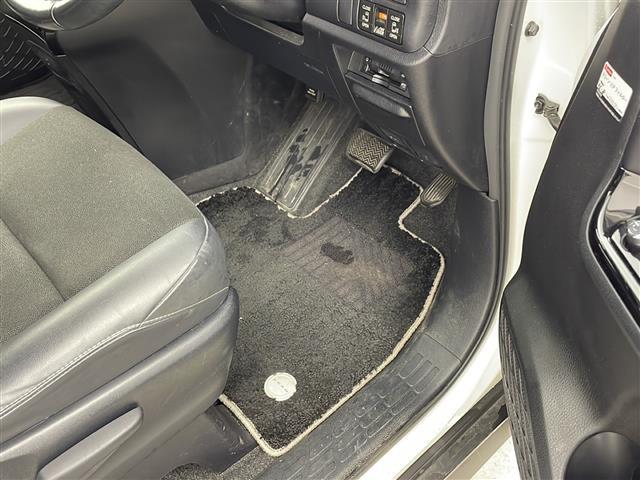 ノア Si ダブルバイビーII ワンオーナー 純正ナビ フルセグTV バックカメラ 両側パワースライドドア プリクラッシュセーフティ クルーズコントロール LEDヘッドライト ビルトインETC 純正16インチAW スマートキー(8枚目)