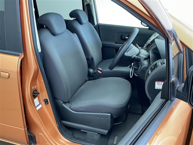 ラフェスタ ２０Ｓ　ＡＭ／ＦＭ／ＣＤ／ＭＤ　サンルーフ　ＥＴＣ　ＡＢＳ　ハロゲンライト　リモコンキー　オートエアコン　純正フロアマット　ウォークスルー　両側スライドドア　電動格納ミラー　サイドバイザー　Ｗエアバッグ（9枚目）
