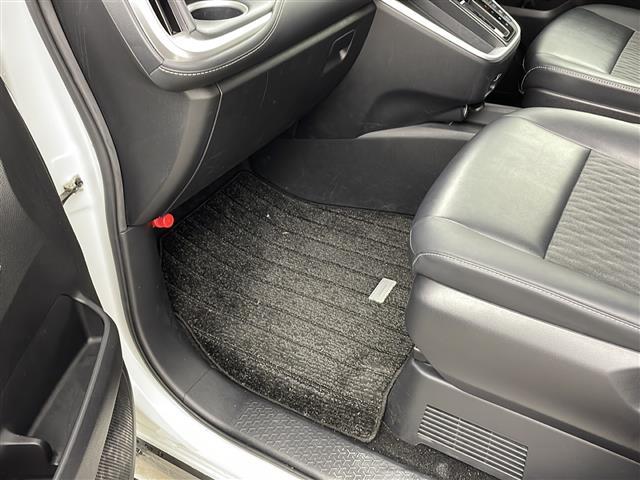 ノア ハイブリッドS-Z 純正DA バックカメラ トヨタセーフティセンス ブラインドスポットモニター 前後クリアランスソナー シグネチャーイルミブレード モデリスタサイドスカート 純正アルミホイールタイヤ スペアキー ETC(13枚目)