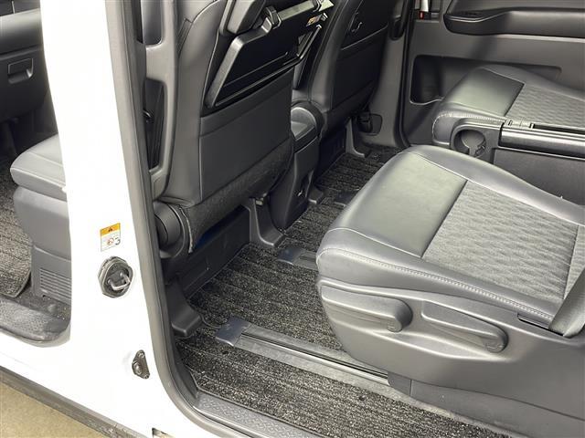 ノア ハイブリッドS-Z 純正DA バックカメラ トヨタセーフティセンス ブラインドスポットモニター 前後クリアランスソナー シグネチャーイルミブレード モデリスタサイドスカート 純正アルミホイールタイヤ スペアキー ETC(15枚目)