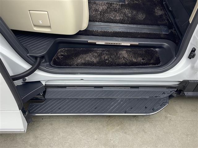 アルファードハイブリッド エグゼクティブラウンジ 純正DA パノラミックミューモニター フリップダウンモニター トヨタセーフティセンス 左右独立ムーンルーフ JBLスピーカー 左右ユニバーサルステップ パワーサンシェード デジタルインナーミラー(35枚目)