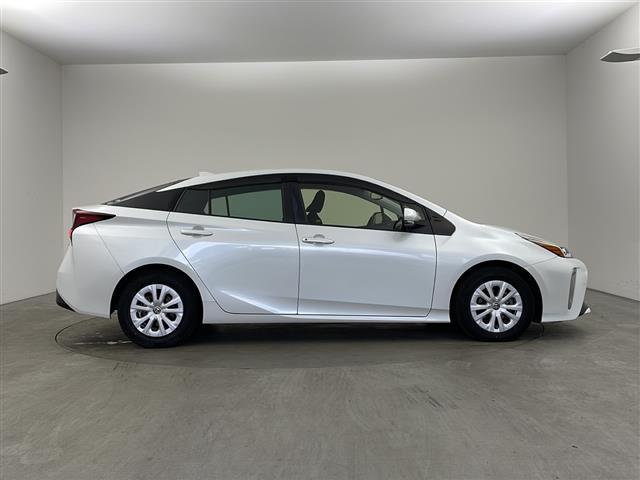 プリウス ＳセーフティプラスＩＩ　アルパイン７インチナビ　バックカメラ　トヨタセーフティセンス　衝突軽減　レーダクルコン　クリアランスソナー　ブラインドスポットモニター　自動防眩ミラー　革巻きステアリング　ＬＥＤヘッドライト　ＥＴＣ（6枚目）