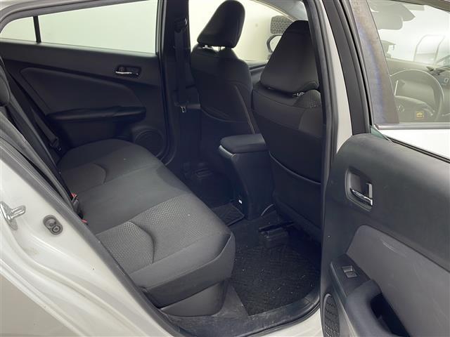 プリウス ＳセーフティプラスＩＩ　アルパイン７インチナビ　バックカメラ　トヨタセーフティセンス　衝突軽減　レーダクルコン　クリアランスソナー　ブラインドスポットモニター　自動防眩ミラー　革巻きステアリング　ＬＥＤヘッドライト　ＥＴＣ（10枚目）