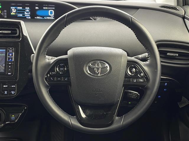 プリウス ＳセーフティプラスＩＩ　アルパイン７インチナビ　バックカメラ　トヨタセーフティセンス　衝突軽減　レーダクルコン　クリアランスソナー　ブラインドスポットモニター　自動防眩ミラー　革巻きステアリング　ＬＥＤヘッドライト　ＥＴＣ（21枚目）