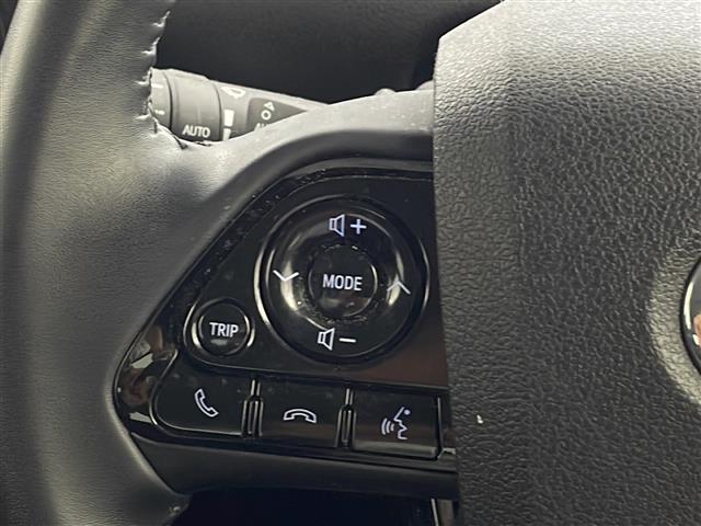 プリウス ＳセーフティプラスＩＩ　アルパイン７インチナビ　バックカメラ　トヨタセーフティセンス　衝突軽減　レーダクルコン　クリアランスソナー　ブラインドスポットモニター　自動防眩ミラー　革巻きステアリング　ＬＥＤヘッドライト　ＥＴＣ（22枚目）