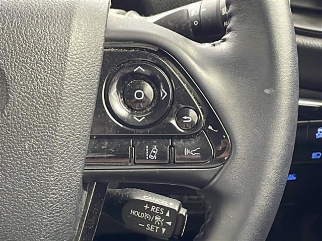 プリウス ＳセーフティプラスＩＩ　アルパイン７インチナビ　バックカメラ　トヨタセーフティセンス　衝突軽減　レーダクルコン　クリアランスソナー　ブラインドスポットモニター　自動防眩ミラー　革巻きステアリング　ＬＥＤヘッドライト　ＥＴＣ（23枚目）