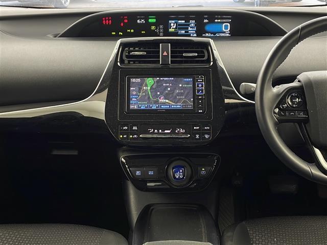 プリウス ＳセーフティプラスＩＩ　アルパイン７インチナビ　バックカメラ　トヨタセーフティセンス　衝突軽減　レーダクルコン　クリアランスソナー　ブラインドスポットモニター　自動防眩ミラー　革巻きステアリング　ＬＥＤヘッドライト　ＥＴＣ（24枚目）