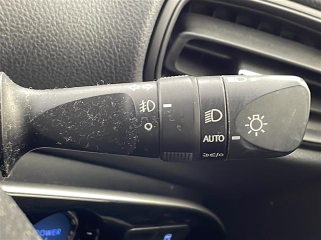 プリウス ＳセーフティプラスＩＩ　アルパイン７インチナビ　バックカメラ　トヨタセーフティセンス　衝突軽減　レーダクルコン　クリアランスソナー　ブラインドスポットモニター　自動防眩ミラー　革巻きステアリング　ＬＥＤヘッドライト　ＥＴＣ（35枚目）