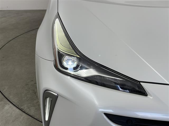 プリウス ＳセーフティプラスＩＩ　アルパイン７インチナビ　バックカメラ　トヨタセーフティセンス　衝突軽減　レーダクルコン　クリアランスソナー　ブラインドスポットモニター　自動防眩ミラー　革巻きステアリング　ＬＥＤヘッドライト　ＥＴＣ（36枚目）