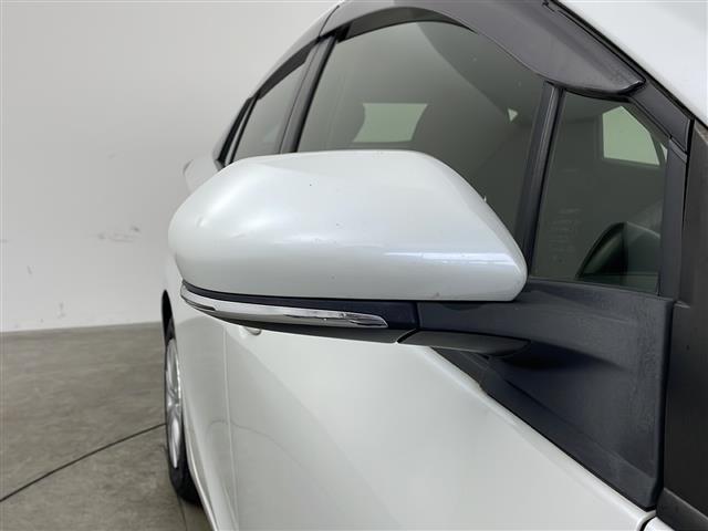 プリウス ＳセーフティプラスＩＩ　アルパイン７インチナビ　バックカメラ　トヨタセーフティセンス　衝突軽減　レーダクルコン　クリアランスソナー　ブラインドスポットモニター　自動防眩ミラー　革巻きステアリング　ＬＥＤヘッドライト　ＥＴＣ（40枚目）