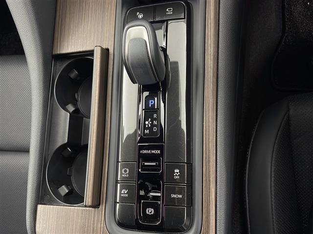 クラウン Z ・純正12.3インチナビ&フルセグ&BT&USB・パノラマミックビューモニター・黒革シート・デジタルインナーミラー・ワイパーデアイサー・ワイヤレス充電・トヨタセーフティセンス・寒冷地仕様(27枚目)
