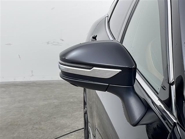 クラウンクロスオーバー ＲＳアドバンスド　・サンルーフ・モデリスタエアロ・ドライバーサポートパッケージ２・前後ドライブレコーダー・デジタルインナーミラー・パノラマミックビューモニター・アドバンスドパーク・置くだけ充電・ＬＥＤ・フルセグ・ＥＴＣ（38枚目）