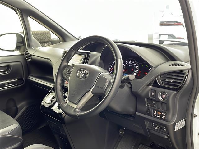 ノア Ｓｉ　ダブルバイビーＩＩ　純正ナビ　ＴＶ　バックカメラ　ＥＴＣ　両側パワースライドドア　プリクラッシュセーフティ　レーンディパーチャーアラート　オートマチックハイビーム　ドライブレコーダー　クルーズコントロール　純正アルミ（8枚目）