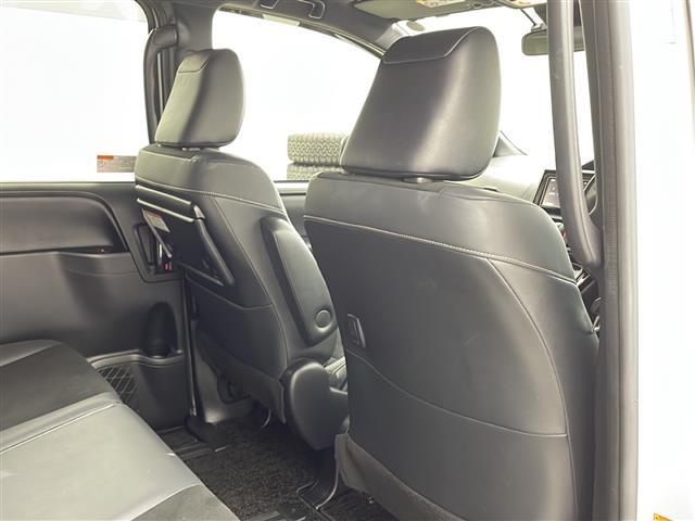 ノア Ｓｉ　ダブルバイビーＩＩ　純正ナビ　ＴＶ　バックカメラ　ＥＴＣ　両側パワースライドドア　プリクラッシュセーフティ　レーンディパーチャーアラート　オートマチックハイビーム　ドライブレコーダー　クルーズコントロール　純正アルミ（10枚目）