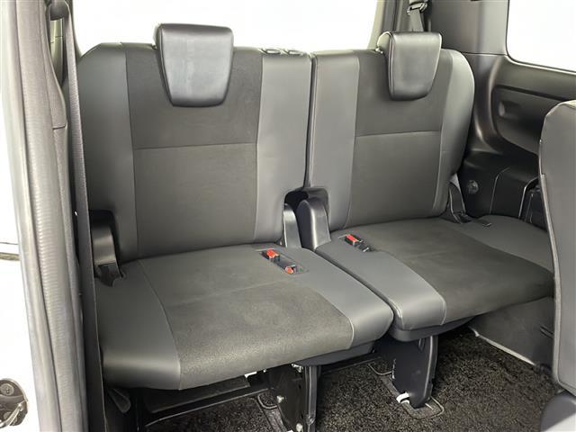 ノア Ｓｉ　ダブルバイビーＩＩ　純正ナビ　ＴＶ　バックカメラ　ＥＴＣ　両側パワースライドドア　プリクラッシュセーフティ　レーンディパーチャーアラート　オートマチックハイビーム　ドライブレコーダー　クルーズコントロール　純正アルミ（12枚目）