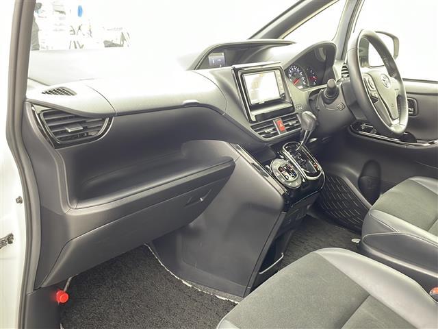 ノア Ｓｉ　ダブルバイビーＩＩ　純正ナビ　ＴＶ　バックカメラ　ＥＴＣ　両側パワースライドドア　プリクラッシュセーフティ　レーンディパーチャーアラート　オートマチックハイビーム　ドライブレコーダー　クルーズコントロール　純正アルミ（13枚目）