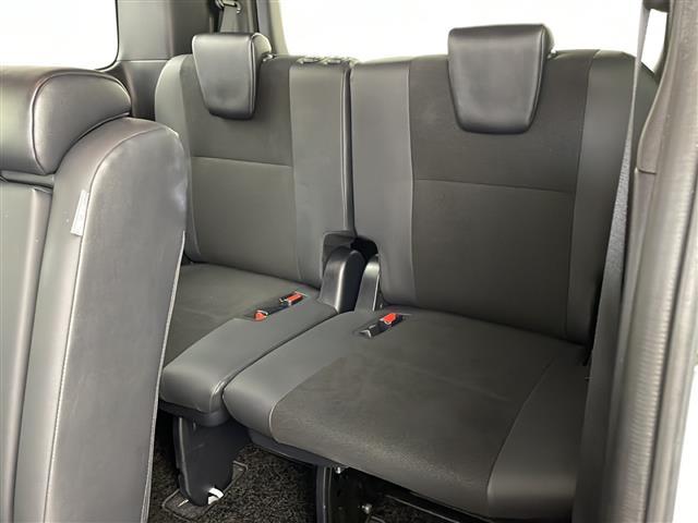 ノア Ｓｉ　ダブルバイビーＩＩ　純正ナビ　ＴＶ　バックカメラ　ＥＴＣ　両側パワースライドドア　プリクラッシュセーフティ　レーンディパーチャーアラート　オートマチックハイビーム　ドライブレコーダー　クルーズコントロール　純正アルミ（17枚目）