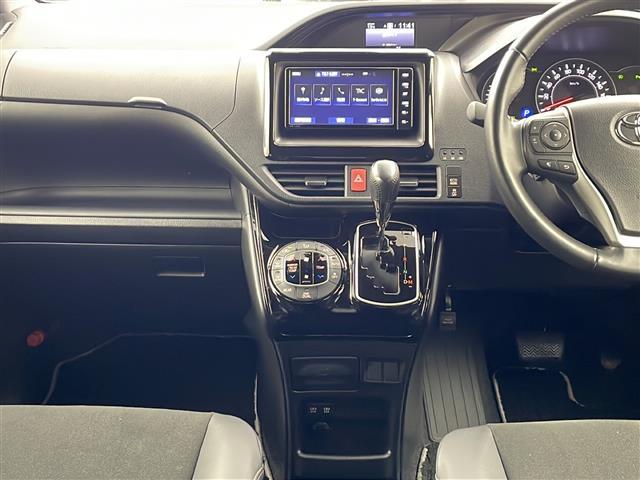 ノア Ｓｉ　ダブルバイビーＩＩ　純正ナビ　ＴＶ　バックカメラ　ＥＴＣ　両側パワースライドドア　プリクラッシュセーフティ　レーンディパーチャーアラート　オートマチックハイビーム　ドライブレコーダー　クルーズコントロール　純正アルミ（24枚目）