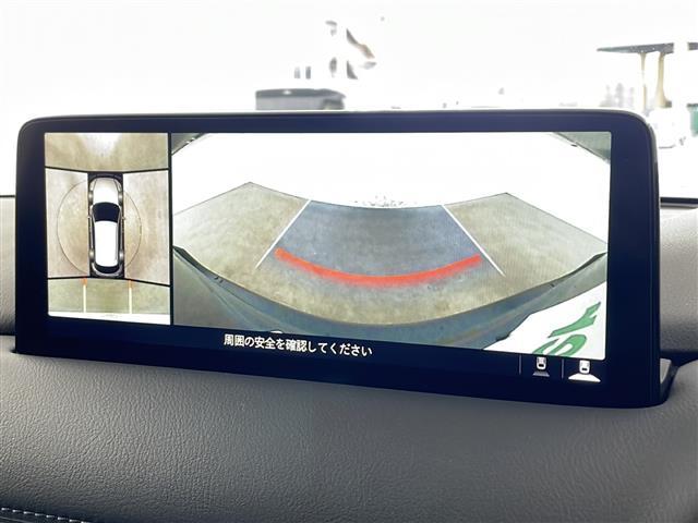 【バックモニター】後ろのカメラの映像がモニターに映し出されるので、後方の見えない死角や、障害物との距離感などもしっかり安全確認することができます！