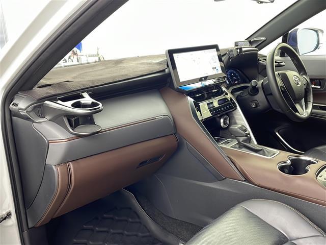 ハリアーハイブリッド Ｚ　レザーパッケージ　ワンオーナー車　純正ナビ　パノラミックビューモニター　トヨタセーフティセンス　パノラマルーフ　モデリスタエアロ　モデリスタアルミホイールタイヤ　ＪＢＬサウンド　純正デジタルインナーミラー　スペアキー（12枚目）